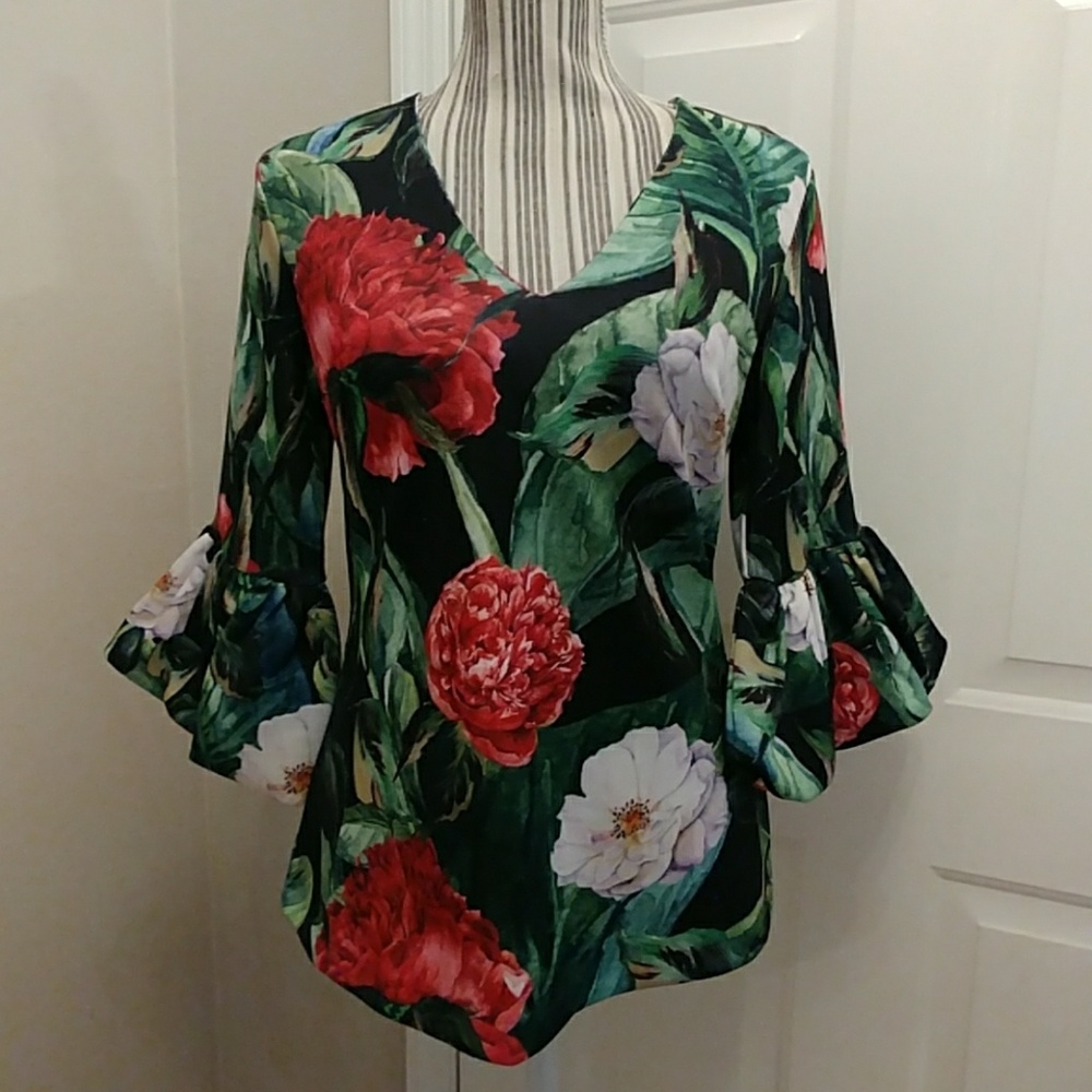 Alexia Admor Floral Bell Sleeve Top